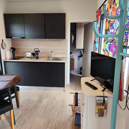 Little Tiny Village Haus 3 شقة